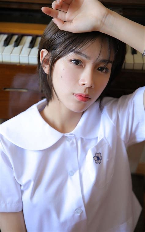 翟晓川今天参加阅兵仪式戴北京青年榜样奖章和首钢劳动模范奖章